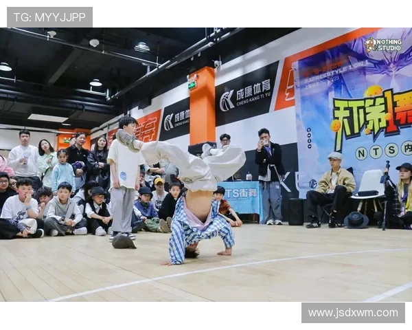 南京街舞队创下耐力新高引领全国街舞竞技新风潮 南京街舞队创下耐力新高引领全国街舞竞技新风潮