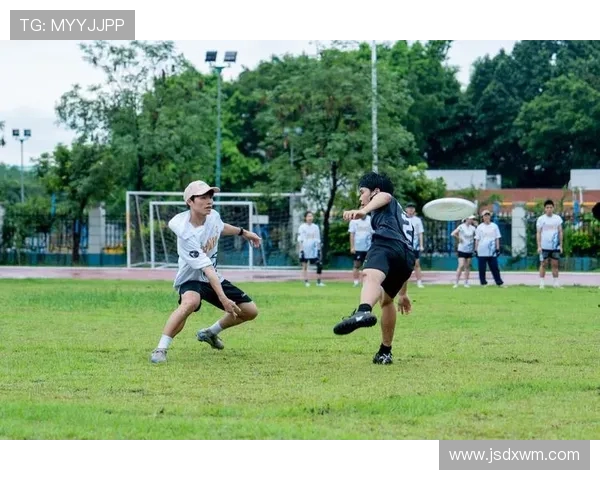 南京飞盘队与重庆飞盘队实力对比赛后分析与总结