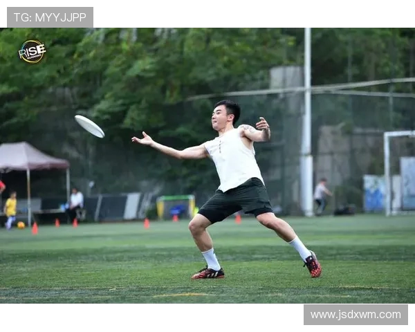 成都飞盘队在攀岩联赛中的力量展现与战术分析