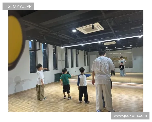 赛后复盘：西安与深圳街舞队的精彩对决与力量碰撞分析