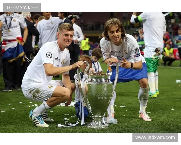 克罗斯在足球世界的传奇之路与未来发展展望